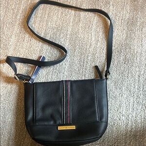 Tommy Hilfiger Black Messenger Bag with Smooth Leather Finish